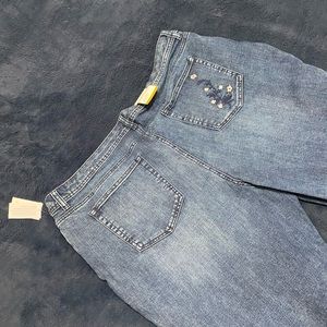 22 w beautiful blossom tree pattern so cute on but don’t fit